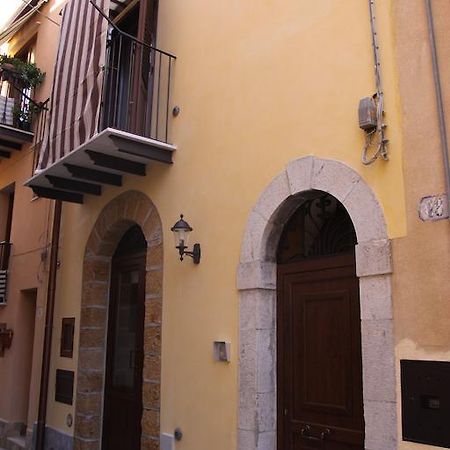 La Finestra Sotto La Rocca Daire Cefalù Oda fotoğraf