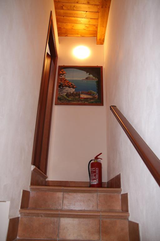 La Finestra Sotto La Rocca Daire Cefalù Oda fotoğraf